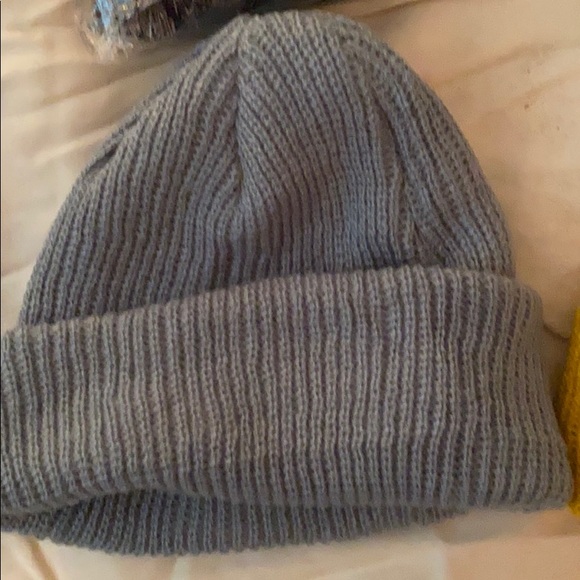 6 Piece Beanie set! - Picture 3 of 5
